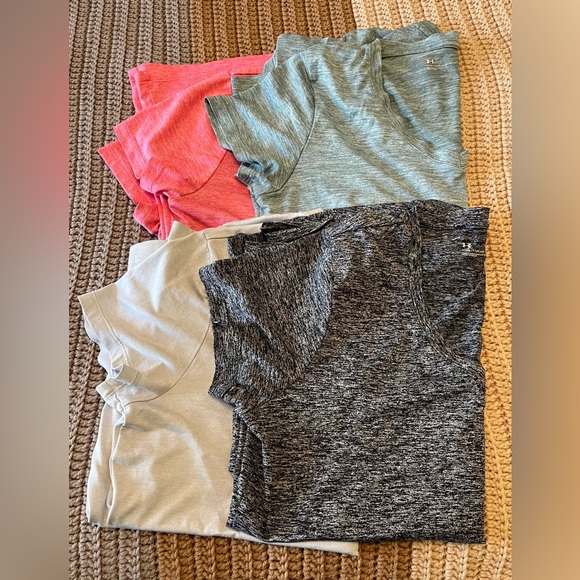 Set of four Women’s Under Armour Heat Gear V-Neck T-Shirts - Picture 3 of 7
